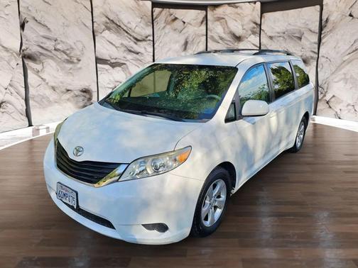 2011 Toyota Sienna LE