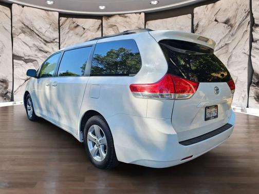 2011 Toyota Sienna LE