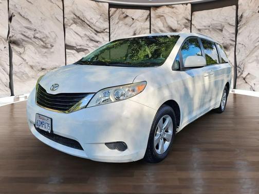 2011 Toyota Sienna LE