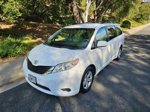 2011 Toyota Sienna LE