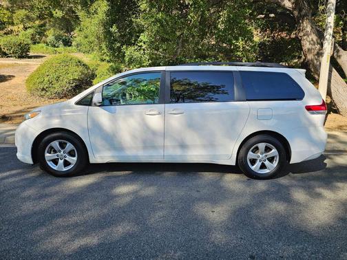 2011 Toyota Sienna LE