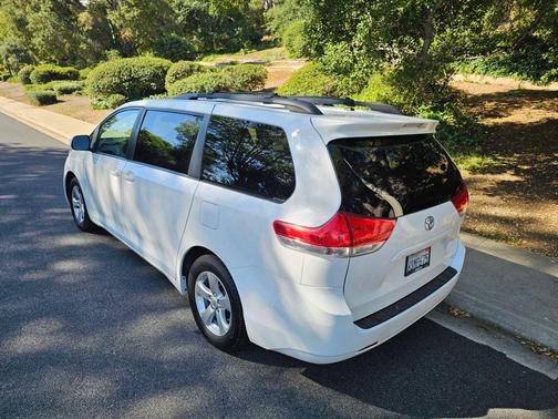 2011 Toyota Sienna LE