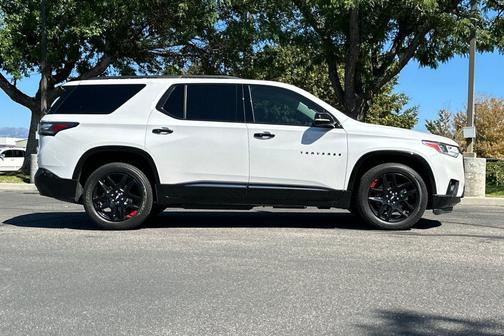 Iridescent Pearl Tricoat 2019 Chevrolet Traverse Premier
