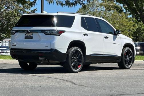 Iridescent Pearl Tricoat 2019 Chevrolet Traverse Premier