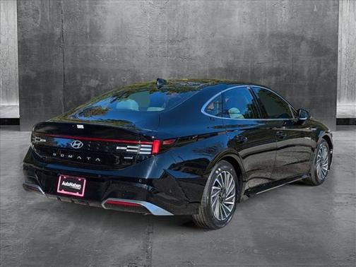 2024 Hyundai SONATA Hybrid Limited