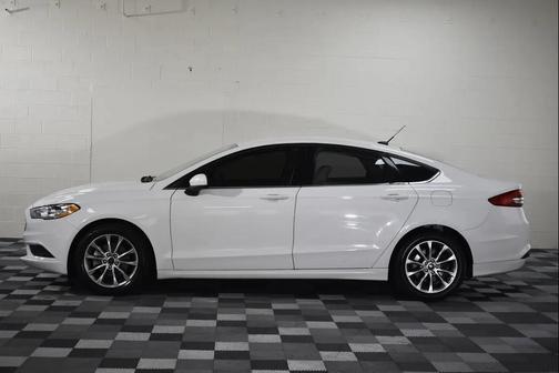 White 2017 Ford Fusion SE