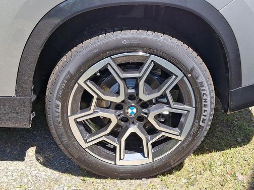 Space Silver Metallic 2026 BMW X1 xDrive28i
