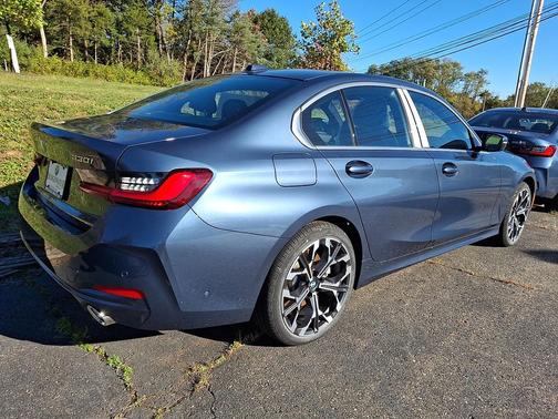 2025 BMW 330 i xDrive