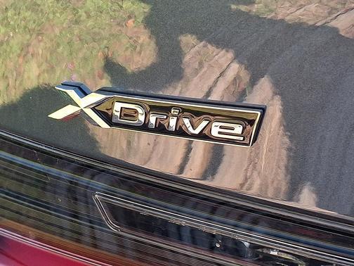2025 BMW 330 i xDrive