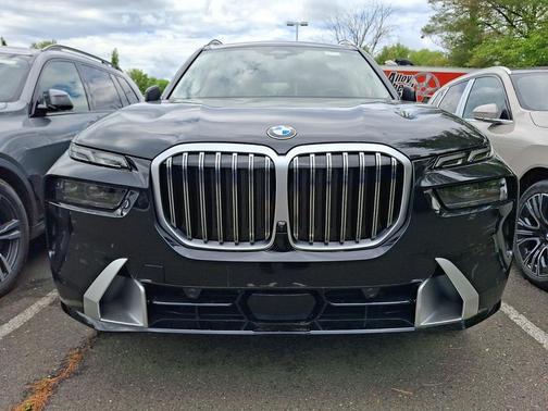 Black Sapphire Metallic 2026 BMW X7 xDrive40i