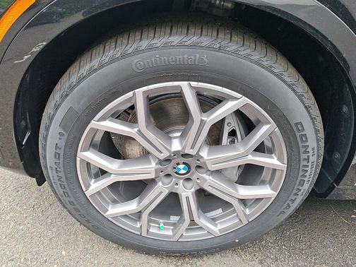 Black Sapphire Metallic 2026 BMW X7 xDrive40i