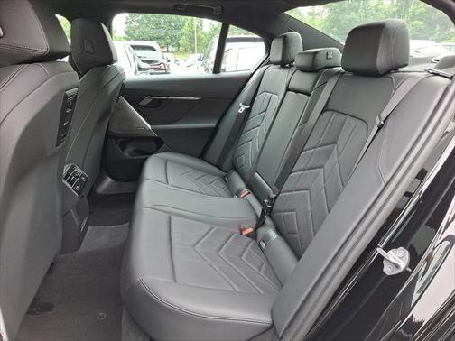 2025 BMW i5 xDrive40