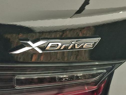 2025 BMW 330 i xDrive