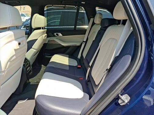 2022 BMW X5 M50i