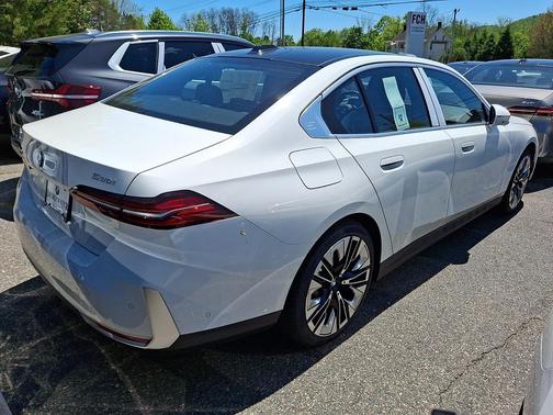 Alpine White 2027 BMW 530 i xDrive