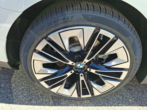 Alpine White 2027 BMW 530 i xDrive