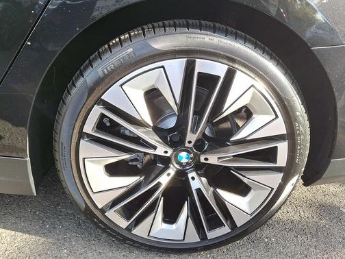 2025 BMW 530 i xDrive