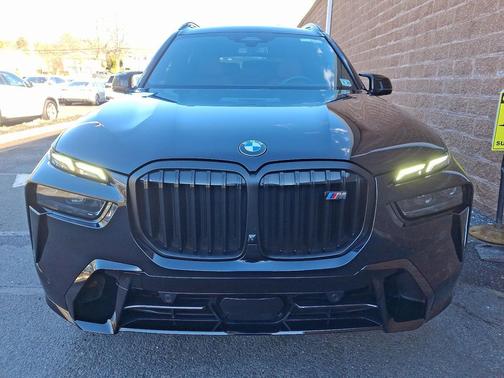 2025 BMW X7 M60i