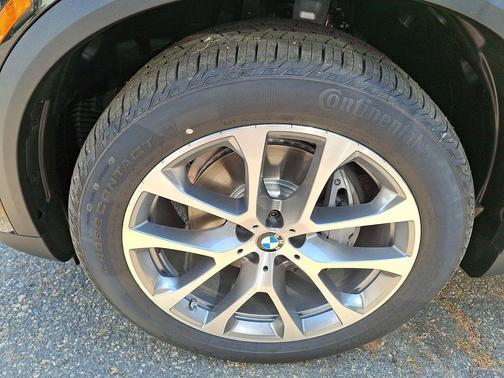 Black Sapphire Metallic 2026 BMW X5 xDrive40i
