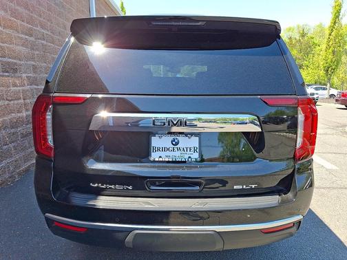 Onyx Black 2024 GMC Yukon SLT