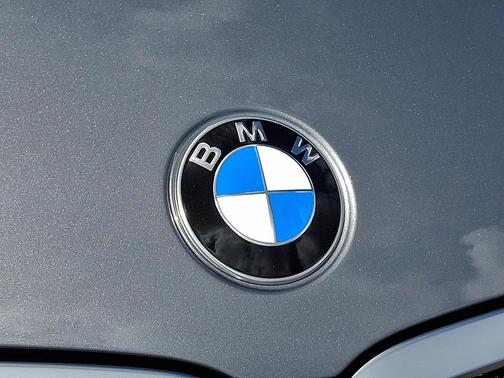 2025 BMW 330 i xDrive