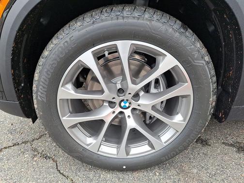 Black Sapphire Metallic 2026 BMW X5 xDrive40i
