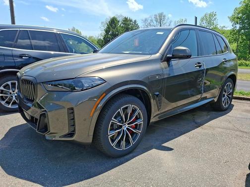 Manhattan Green Metallic 2026 BMW X5 PHEV xDrive50e