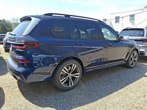 Tanzanite Blue II Metallic 2026 BMW X7 xDrive40i