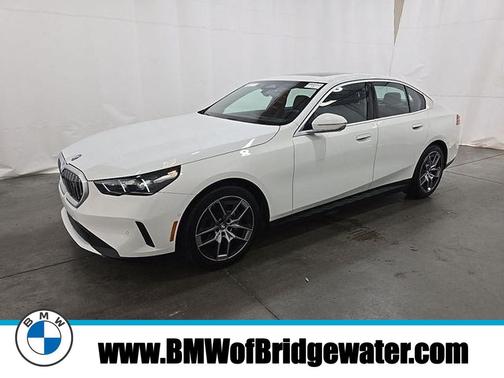 Alpine White 2024 BMW i5 eDrive40