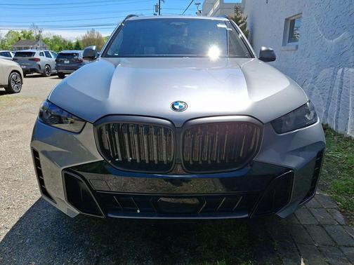 Skyscraper Grey Metallic 2026 BMW X5 xDrive40i