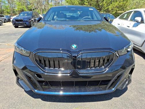 Carbon Black Metallic 2027 BMW 530 i xDrive