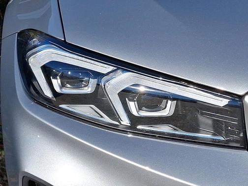 2025 BMW 330 i xDrive