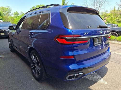 Marina Bay Blue Metallic 2024 BMW X7 M60i