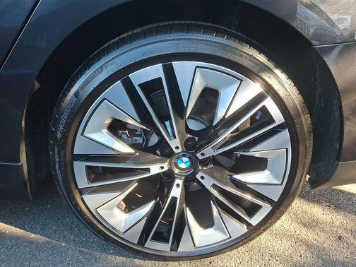 2025 BMW 530 i xDrive