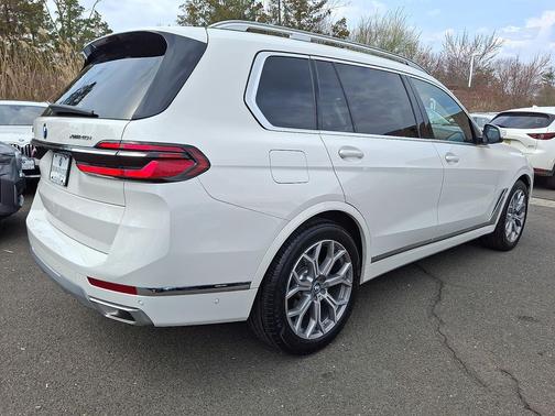 Alpine White 2026 BMW X7 xDrive40i