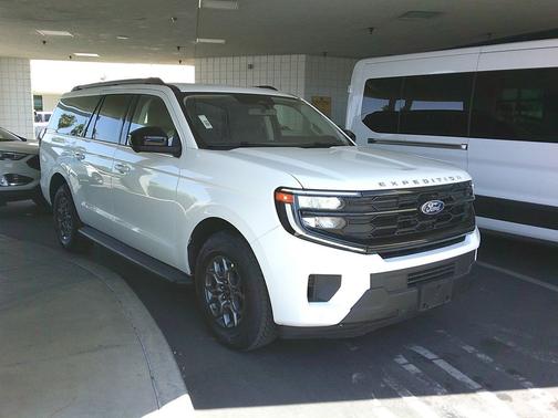 White 2025 Ford Expedition Cloth