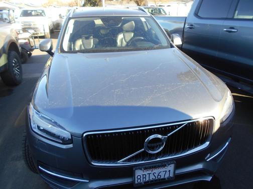 2018 Volvo XC90 T6 Momentum