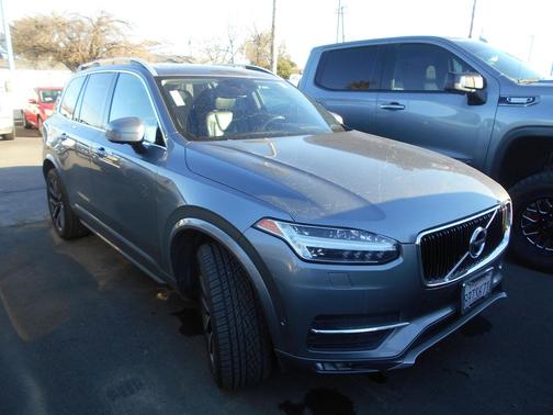2018 Volvo XC90 T6 Momentum