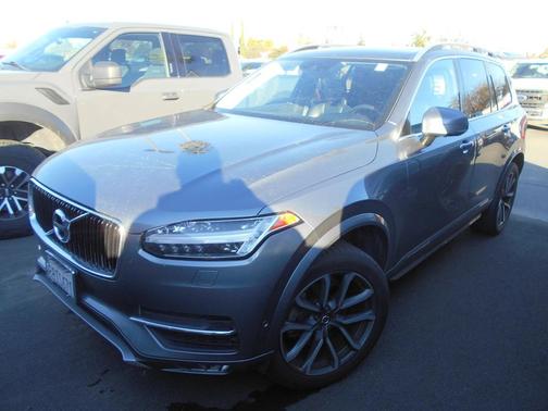 2018 Volvo XC90 T6 Momentum