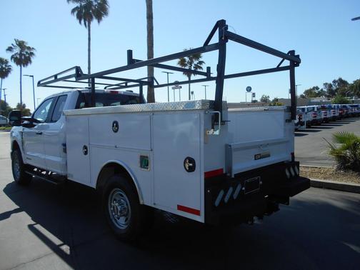 Oxford White 2026 Ford F-350 XL