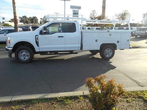Oxford White 2026 Ford F-350 XL