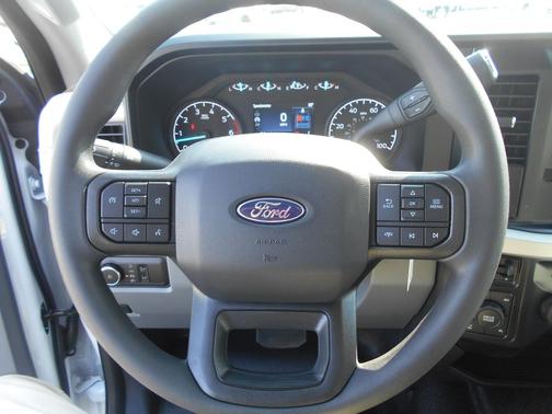Oxford White 2027 Ford F-250 XL