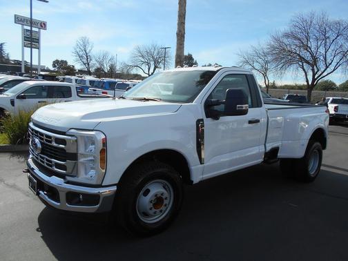 Oxford White 2026 Ford F-350 XLT