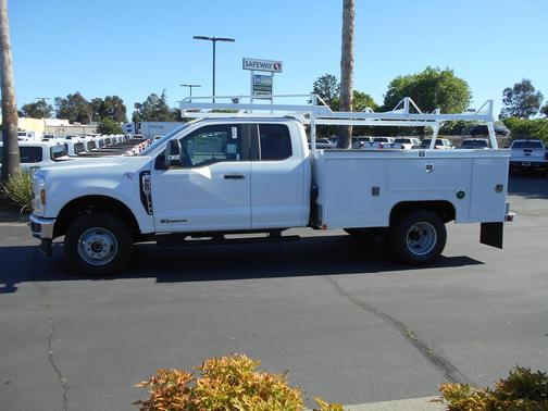 Oxford White 2026 Ford F-350 XL