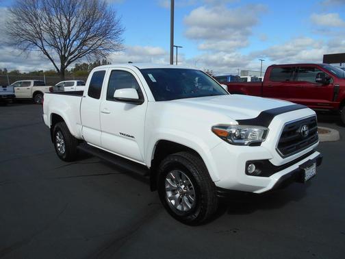 2017 Toyota Tacoma Base