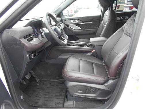 2025 Ford Explorer Leather