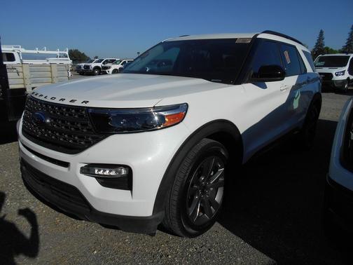 Star White Metallic Tri-Coat 2023 Ford Explorer XLT
