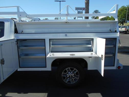 Oxford White 2026 Ford F-350 Lariat