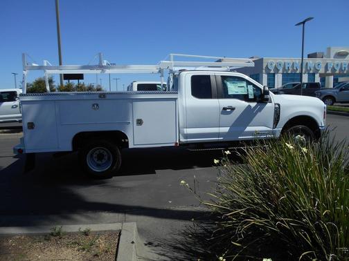 Oxford White 2026 Ford F-350 XL