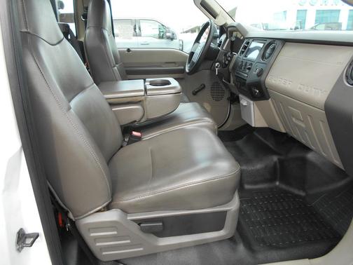 2009 Ford F-350 Vinyl